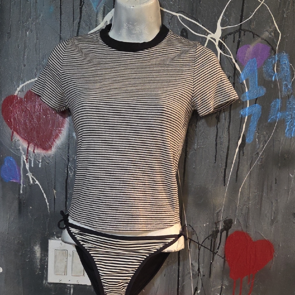 Heart & Hips Black and White Fitted Short Sleeve Tee